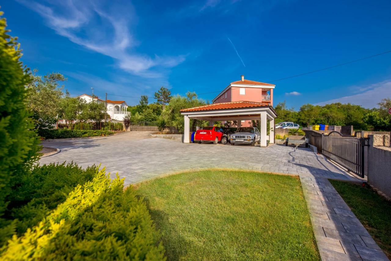 Garden Paradise App Sveti Vid-Miholjice Luaran gambar